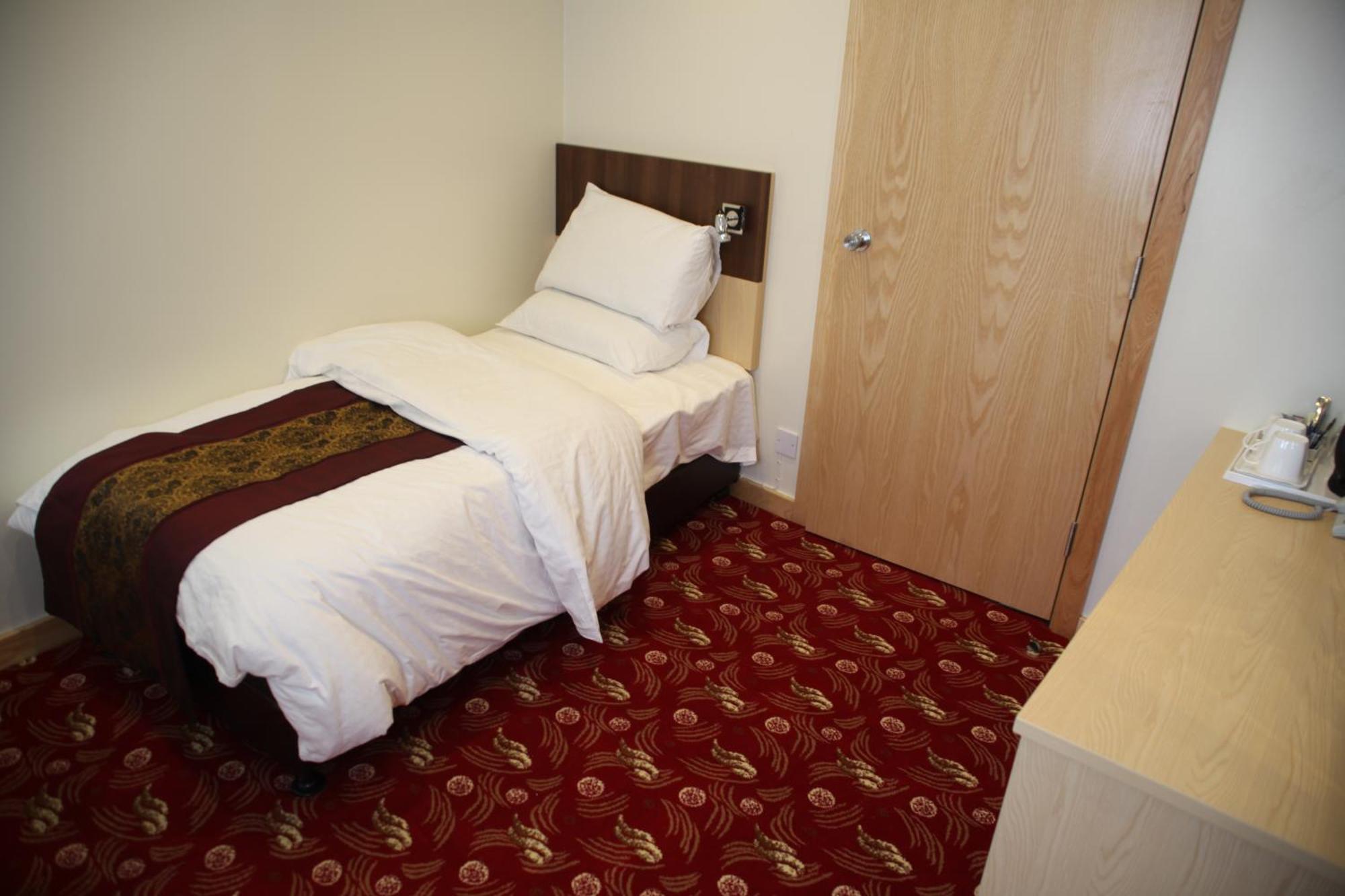 Cambridge Hotel Гаддерсфілд Номер фото