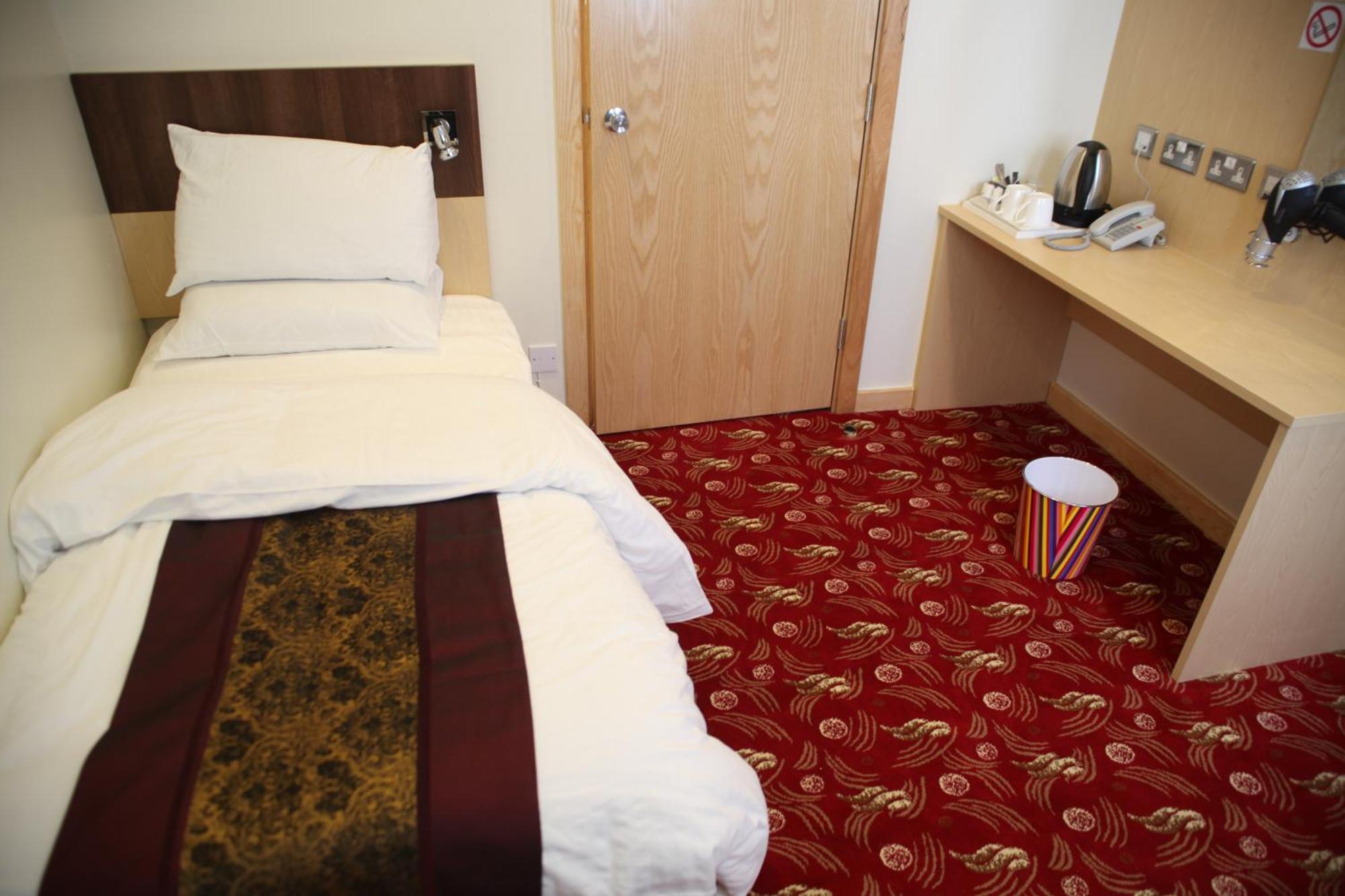 Cambridge Hotel Гаддерсфілд Номер фото